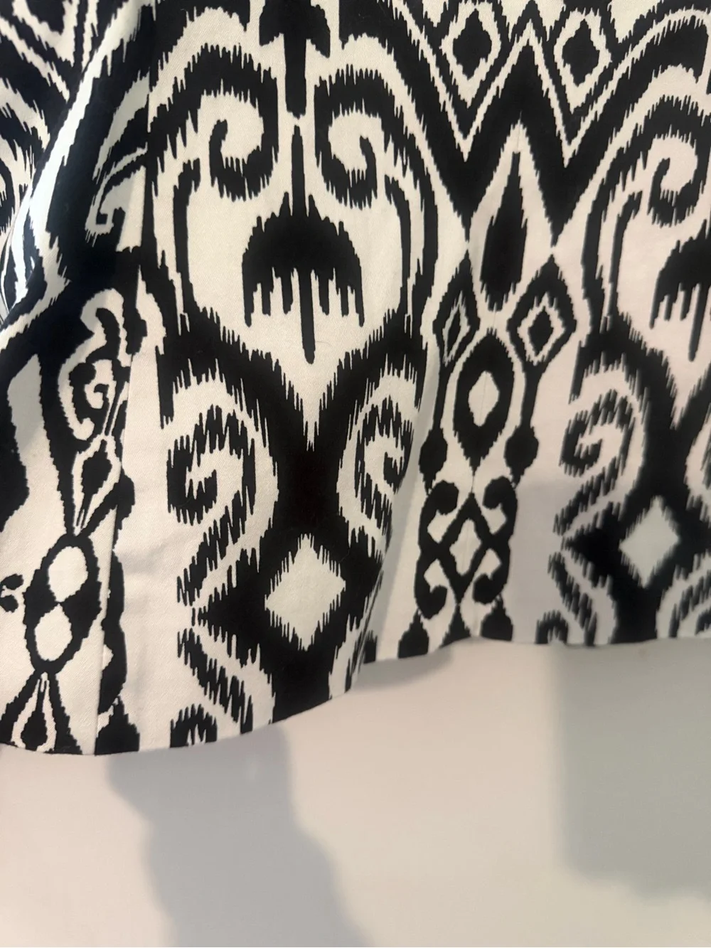 Jones New York Stretch Black and White Ikat-Style Abstract Blazer size 6